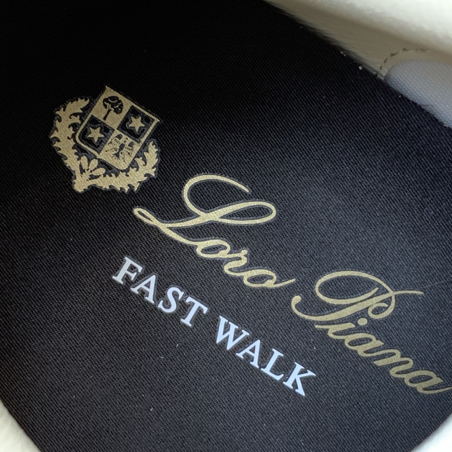 【Loro Piana】顶级版情侣款德训鞋。原版一比一。品牌低调奢华柔软一贯纯色简约的设计风格。皮质柔软舒适度极高 材质 【Loro Piana】顶级版情侣款德训鞋。原版一比一。品牌低调奢华柔软一贯纯色简约的设计风格。皮质柔软舒适度极高 材质