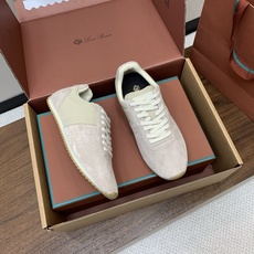 【Loro Piana】顶级版情侣款德训鞋。原版一比一。品牌低调奢华柔软一贯纯色简约的设计风格。皮质柔软舒适度极高 材质 【Loro Piana】顶级版情侣款德训鞋。原版一比一。品牌低调奢华柔软一贯纯色简约的设计风格。皮质柔软舒适度极高 材质
