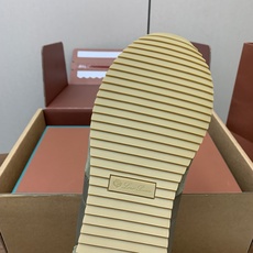 【Loro Piana】顶级版情侣款德训鞋。原版一比一。品牌低调奢华柔软一贯纯色简约的设计风格。皮质柔软舒适度极高 材质 【Loro Piana】顶级版情侣款德训鞋。原版一比一。品牌低调奢华柔软一贯纯色简约的设计风格。皮质柔软舒适度极高 材质