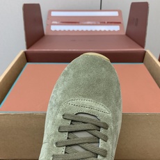 【Loro Piana】顶级版情侣款德训鞋。原版一比一。品牌低调奢华柔软一贯纯色简约的设计风格。皮质柔软舒适度极高 材质 【Loro Piana】顶级版情侣款德训鞋。原版一比一。品牌低调奢华柔软一贯纯色简约的设计风格。皮质柔软舒适度极高 材质