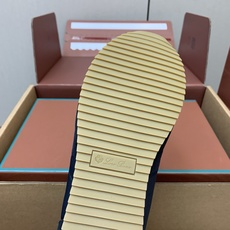 【Loro Piana】顶级版情侣款德训鞋。原版一比一。品牌低调奢华柔软一贯纯色简约的设计风格。皮质柔软舒适度极高 材质 【Loro Piana】顶级版情侣款德训鞋。原版一比一。品牌低调奢华柔软一贯纯色简约的设计风格。皮质柔软舒适度极高 材质