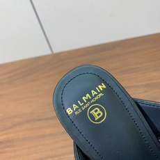 【Bal*ain】走秀定制刺绣logo布高跟拖鞋。愈发別致出众,无敌气场、无敌好看。 材质:鞋面定制logo刺绣布,牛皮 【Bal*ain】走秀定制刺绣logo布高跟拖鞋。愈发別致出众,无敌气场、无敌好看。 材质:鞋面定制logo刺绣布,牛皮