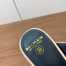 【Bal*ain】走秀定制刺绣logo布高跟拖鞋。愈发別致出众,无敌气场、无敌好看。 材质:鞋面定制logo刺绣布,牛皮 【Bal*ain】走秀定制刺绣logo布高跟拖鞋。愈发別致出众,无敌气场、无敌好看。 材质:鞋面定制logo刺绣布,牛皮