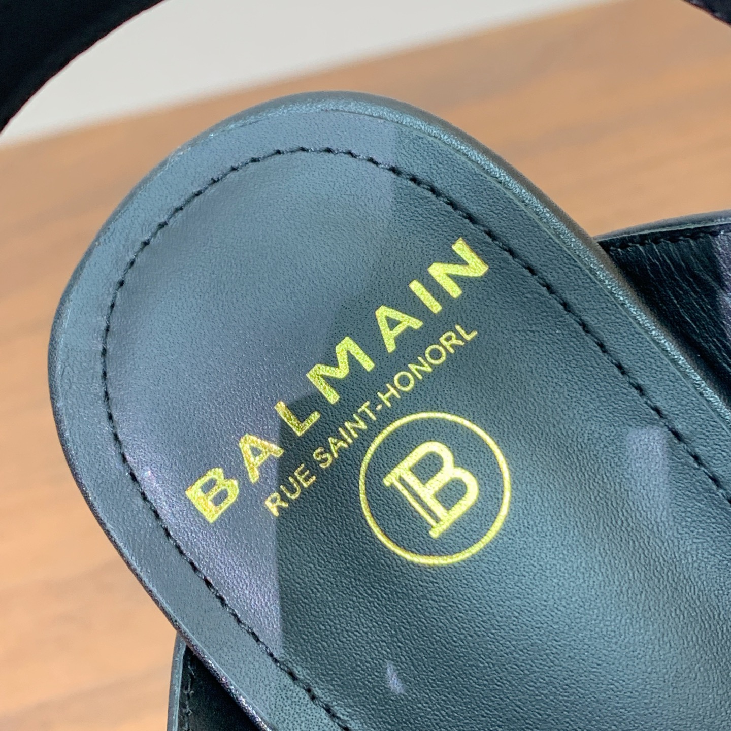 【Bal*ain】水台凉鞋。愈发別致出众，无敌气场、无敌好看。鞋面牛皮、马毛➕原版鞋跟，水台开模。牛皮垫脚。真皮大底。跟