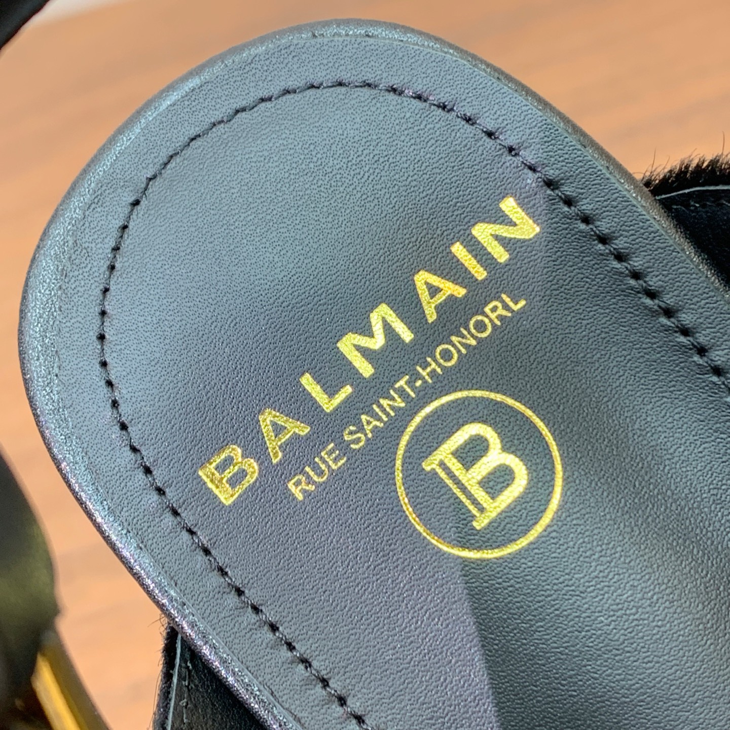 【Bal*ain】水台凉鞋。愈发別致出众，无敌气场、无敌好看。鞋面牛皮、马毛➕原版鞋跟，水台开模。牛皮垫脚。真皮大底。跟