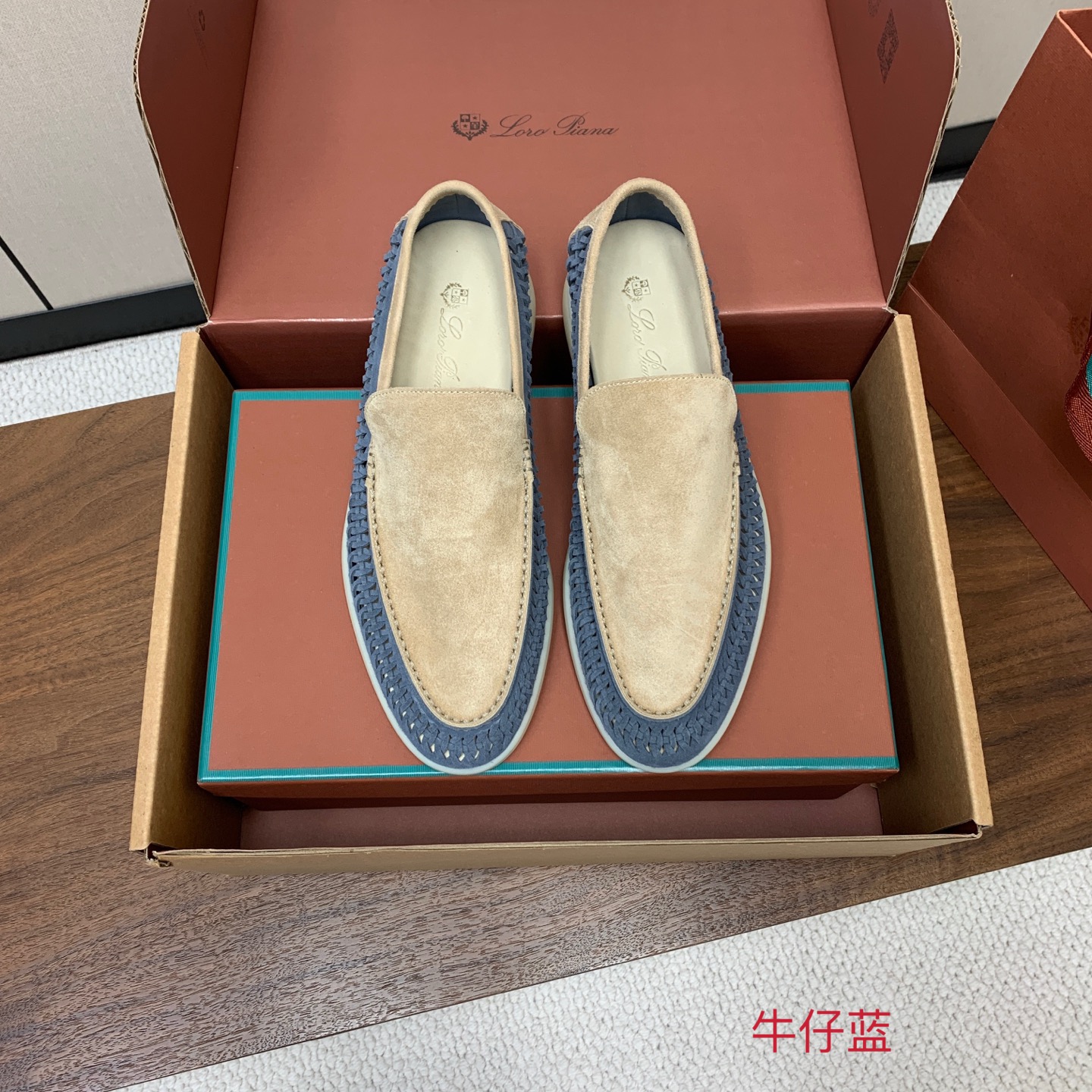 【Loro Piana】顶级版本男款编织乐福鞋，原版一比一。品牌低调奢华柔软一贯纯色简约的设计风格。皮质柔软舒适度极高 