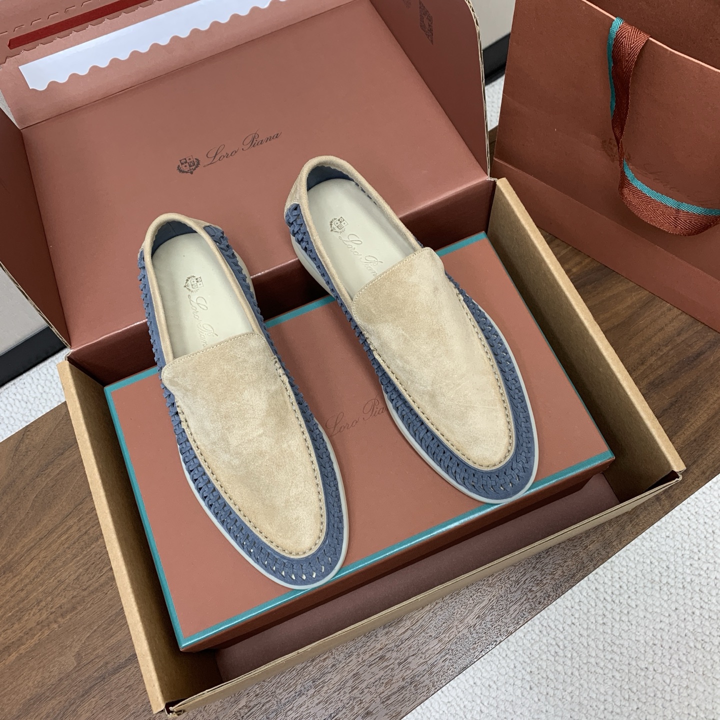 【Loro Piana】顶级版本男款编织乐福鞋,原版一比一。品牌低调奢华柔软一贯纯色简约的设计风格。皮质柔软舒适度极高 【Loro Piana】顶级版本男款编织乐福鞋,原版一比一。品牌低调奢华柔软一贯纯色简约的设计风格。皮质柔软舒适度极高