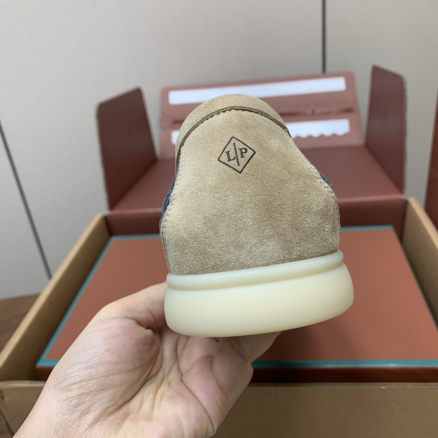 【Loro Piana】顶级版本男款编织乐福鞋,原版一比一。品牌低调奢华柔软一贯纯色简约的设计风格。皮质柔软舒适度极高 【Loro Piana】顶级版本男款编织乐福鞋,原版一比一。品牌低调奢华柔软一贯纯色简约的设计风格。皮质柔软舒适度极高