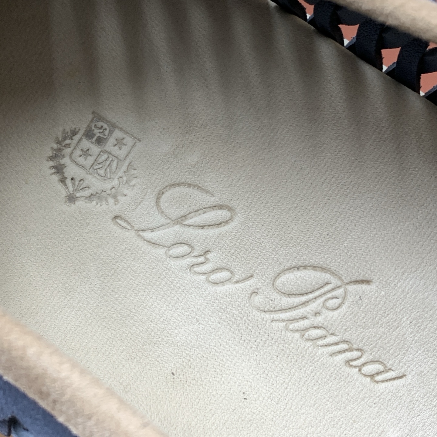 【Loro Piana】顶级版本男款编织乐福鞋,原版一比一。品牌低调奢华柔软一贯纯色简约的设计风格。皮质柔软舒适度极高 【Loro Piana】顶级版本男款编织乐福鞋,原版一比一。品牌低调奢华柔软一贯纯色简约的设计风格。皮质柔软舒适度极高