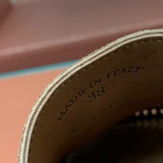 【Loro Piana】顶级版编织乐福鞋,原版一比一。品牌低调奢华柔软一贯纯色简约的设计风格。皮质柔软舒适度极高 材质: 【Loro Piana】顶级版编织乐福鞋,原版一比一。品牌低调奢华柔软一贯纯色简约的设计风格。皮质柔软舒适度极高 材质: