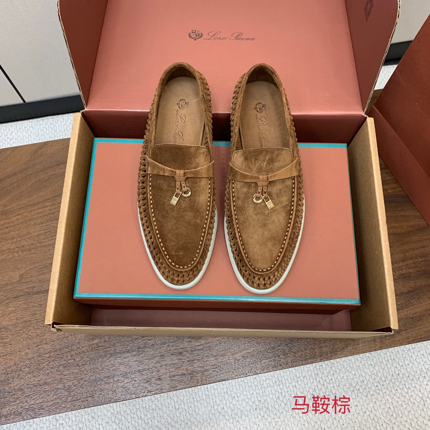 【Loro Piana】顶级版编织乐福鞋，原版一比一。品牌低调奢华柔软一贯纯色简约的设计风格。皮质柔软舒适度极高 材质：
