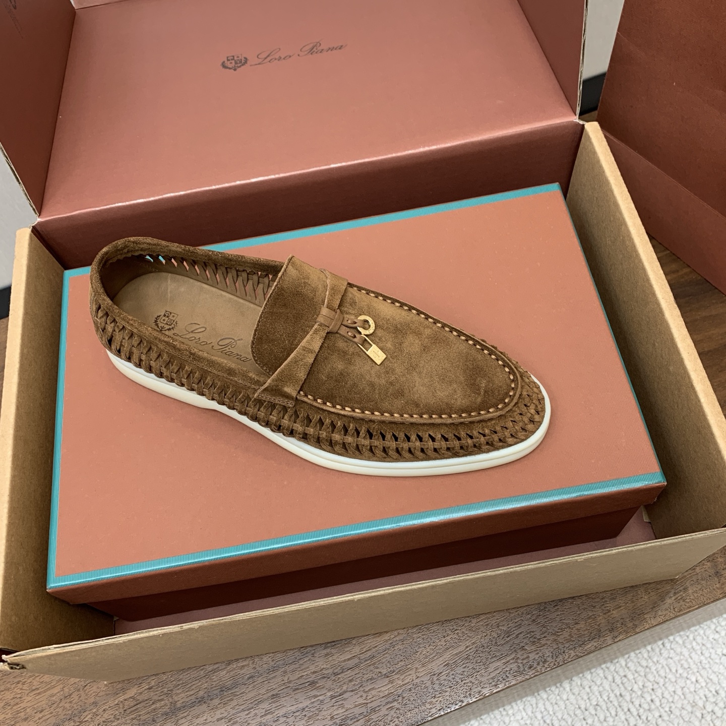 【Loro Piana】顶级版编织乐福鞋,原版一比一。品牌低调奢华柔软一贯纯色简约的设计风格。皮质柔软舒适度极高 材质: 【Loro Piana】顶级版编织乐福鞋,原版一比一。品牌低调奢华柔软一贯纯色简约的设计风格。皮质柔软舒适度极高 材质:
