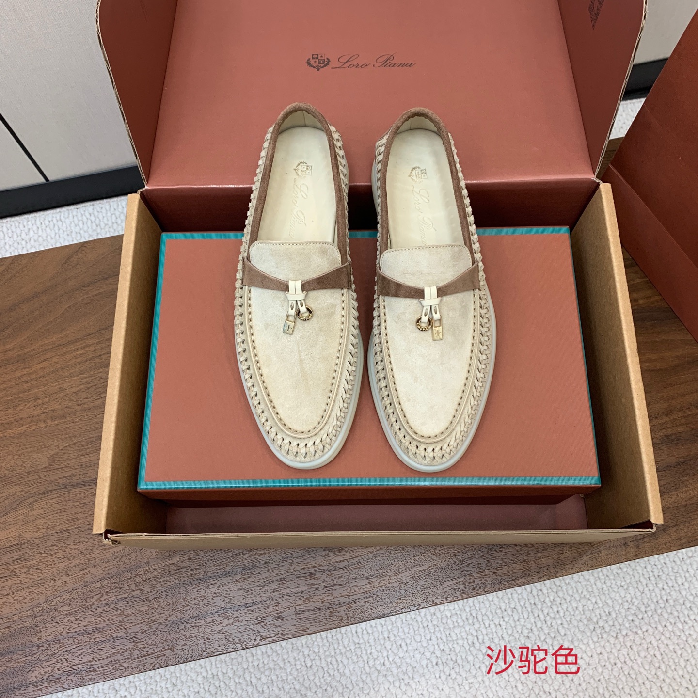 【Loro Piana】顶级版编织乐福鞋，原版一比一。品牌低调奢华柔软一贯纯色简约的设计风格。皮质柔软舒适度极高 材质：