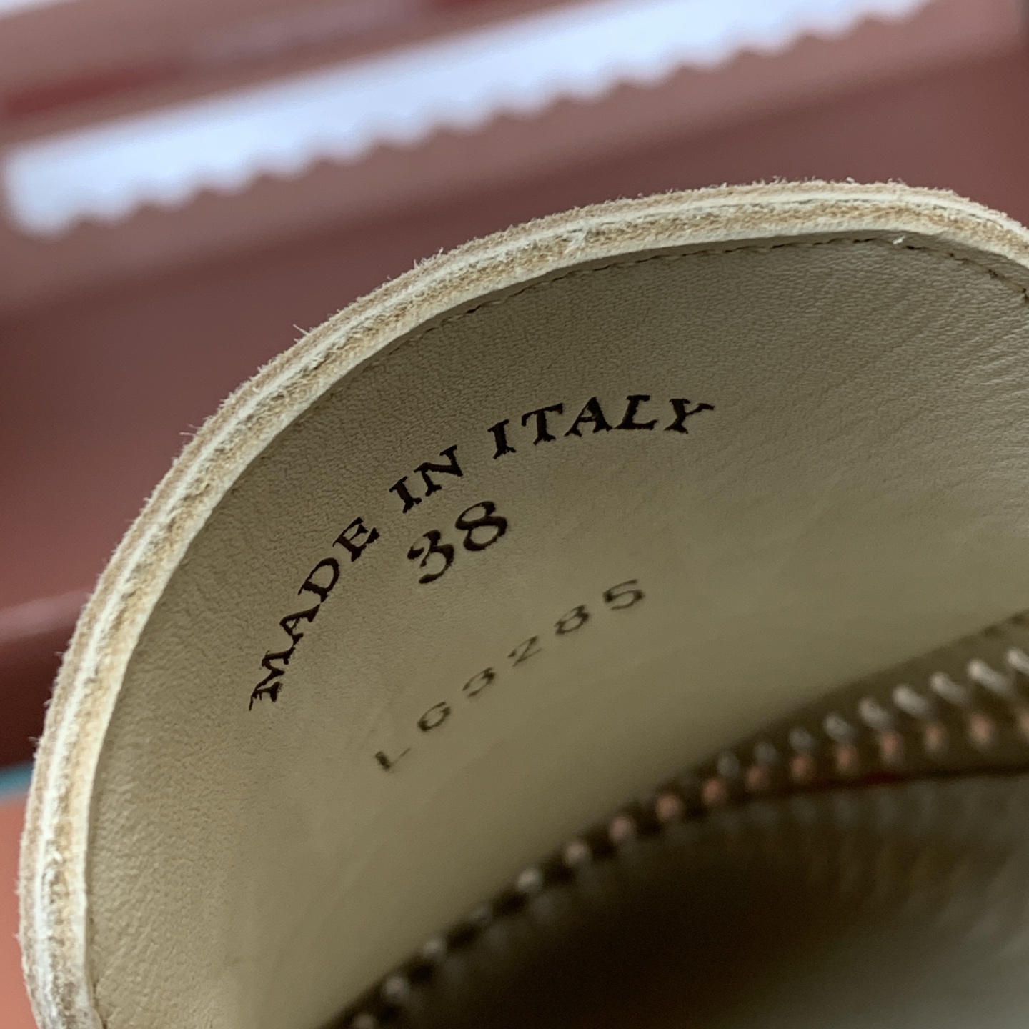 【Loro Piana】顶级版编织乐福鞋,原版一比一。品牌低调奢华柔软一贯纯色简约的设计风格。皮质柔软舒适度极高 材质: 【Loro Piana】顶级版编织乐福鞋,原版一比一。品牌低调奢华柔软一贯纯色简约的设计风格。皮质柔软舒适度极高 材质: