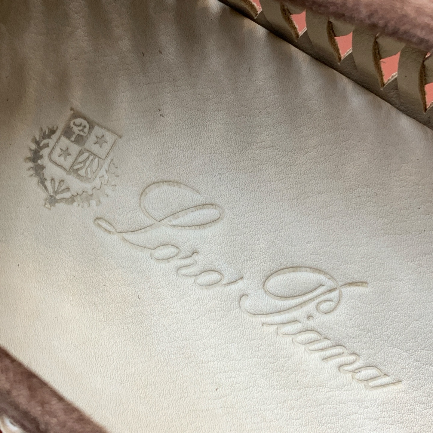【Loro Piana】顶级版编织乐福鞋,原版一比一。品牌低调奢华柔软一贯纯色简约的设计风格。皮质柔软舒适度极高 材质: 【Loro Piana】顶级版编织乐福鞋,原版一比一。品牌低调奢华柔软一贯纯色简约的设计风格。皮质柔软舒适度极高 材质: