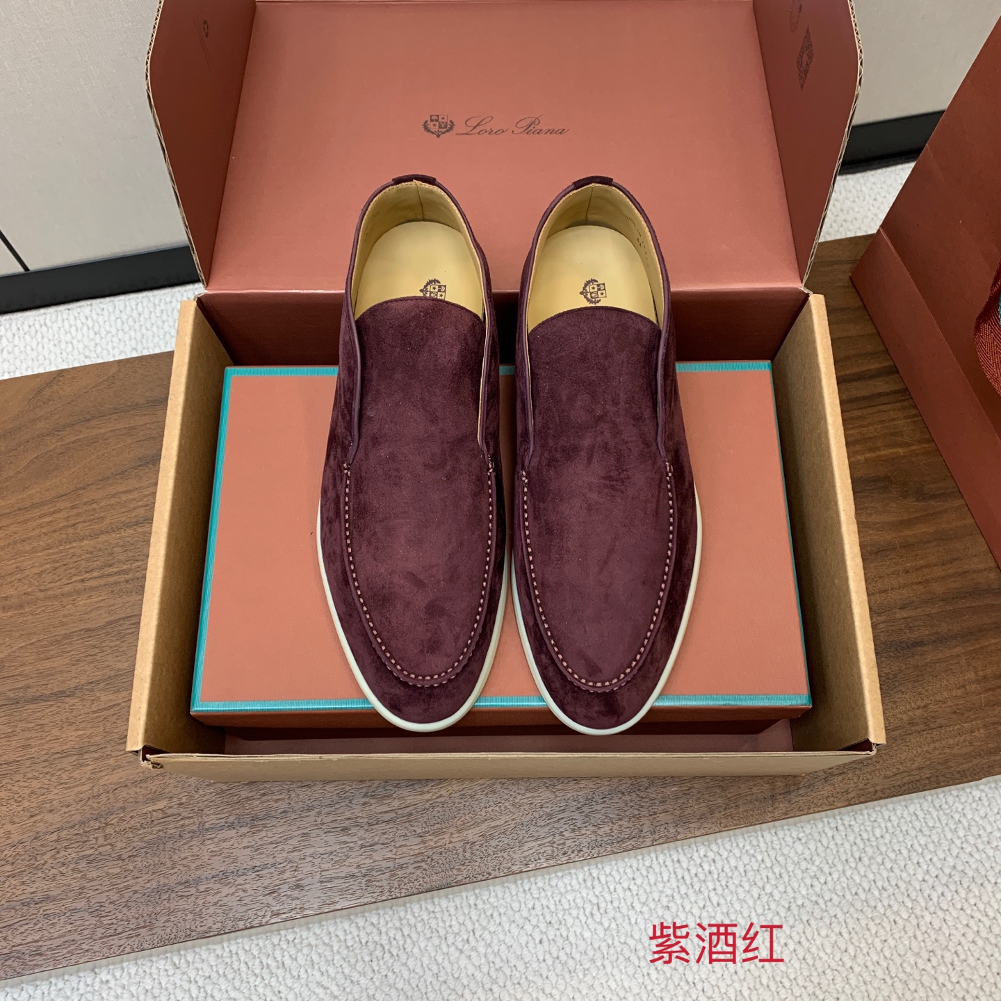 【Loro Piana】情侣款顶级版本高帮乐福鞋，原版一比一。品牌低调奢华柔软一贯纯色简约的设计风格。皮质柔软舒适度极高