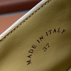 【Loro Piana】情侣款顶级版本高帮乐福鞋,原版一比一。品牌低调奢华柔软一贯纯色简约的设计风格。皮质柔软舒适度极高 【Loro Piana】情侣款顶级版本高帮乐福鞋,原版一比一。品牌低调奢华柔软一贯纯色简约的设计风格。皮质柔软舒适度极高
