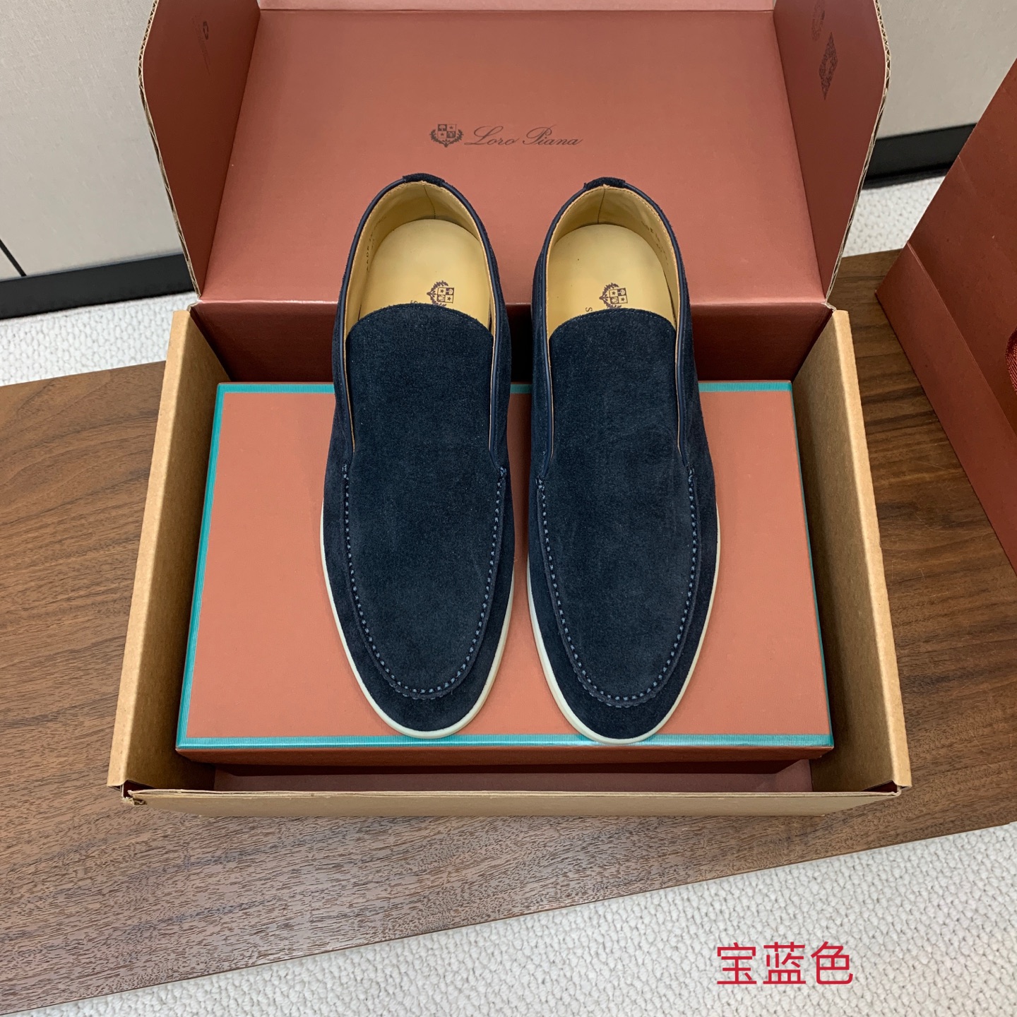 【Loro Piana】情侣款顶级版本高帮乐福鞋，原版一比一。品牌低调奢华柔软一贯纯色简约的设计风格。皮质柔软舒适度极高