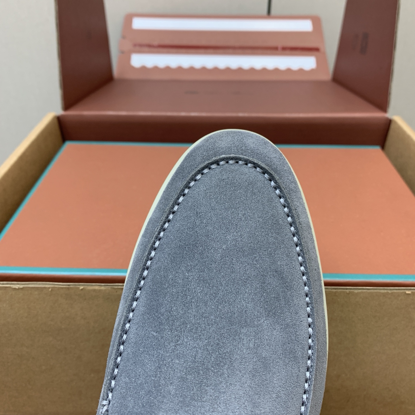 【Loro Piana】情侣款顶级版本高帮乐福鞋，原版一比一。品牌低调奢华柔软一贯纯色简约的设计风格。皮质柔软舒适度极高