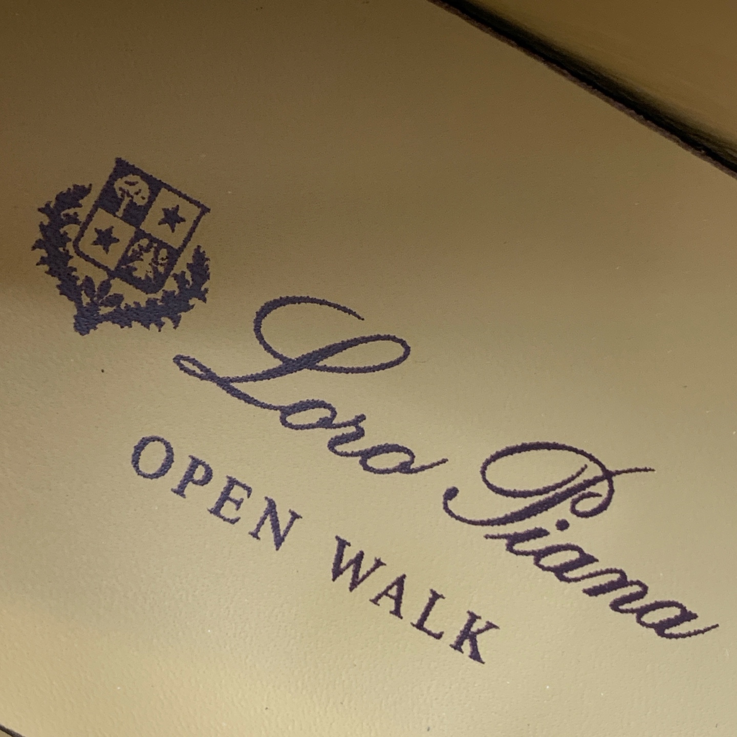 【Loro Piana】情侣款顶级版本高帮乐福鞋，原版一比一。品牌低调奢华柔软一贯纯色简约的设计风格。皮质柔软舒适度极高