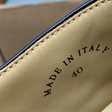 【Loro Piana】情侣款顶级版本高帮乐福鞋,原版一比一。品牌低调奢华柔软一贯纯色简约的设计风格。皮质柔软舒适度极高 【Loro Piana】情侣款顶级版本高帮乐福鞋,原版一比一。品牌低调奢华柔软一贯纯色简约的设计风格。皮质柔软舒适度极高
