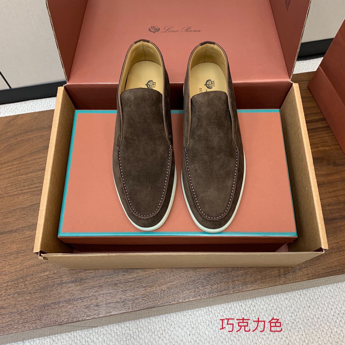 【Loro Piana】情侣款顶级版本高帮乐福鞋，原版一比一。品牌低调奢华柔软一贯纯色简约的设计风格。皮质柔软舒适度极高