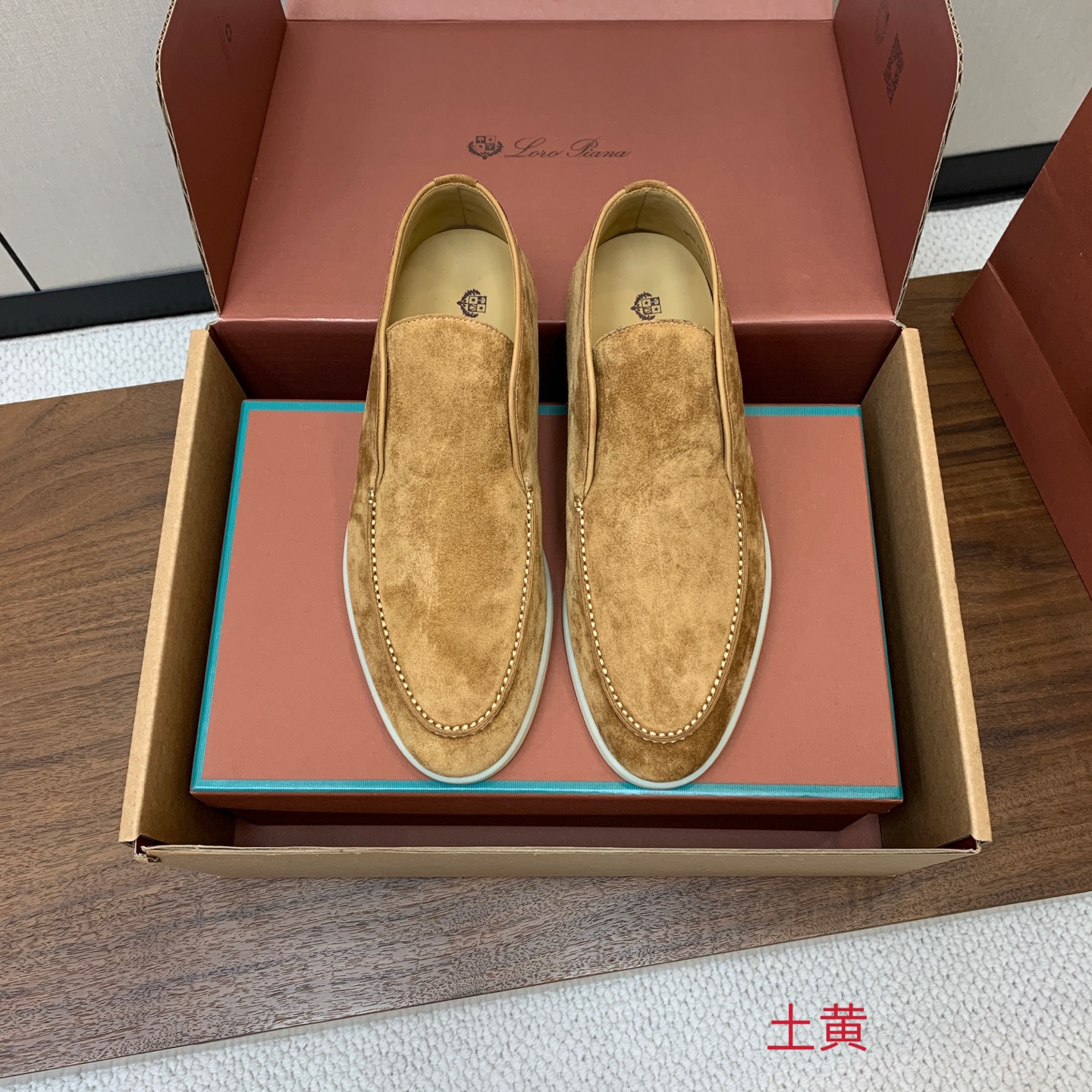 【Loro Piana】情侣款顶级版本高帮乐福鞋，原版一比一。品牌低调奢华柔软一贯纯色简约的设计风格。皮质柔软舒适度极高
