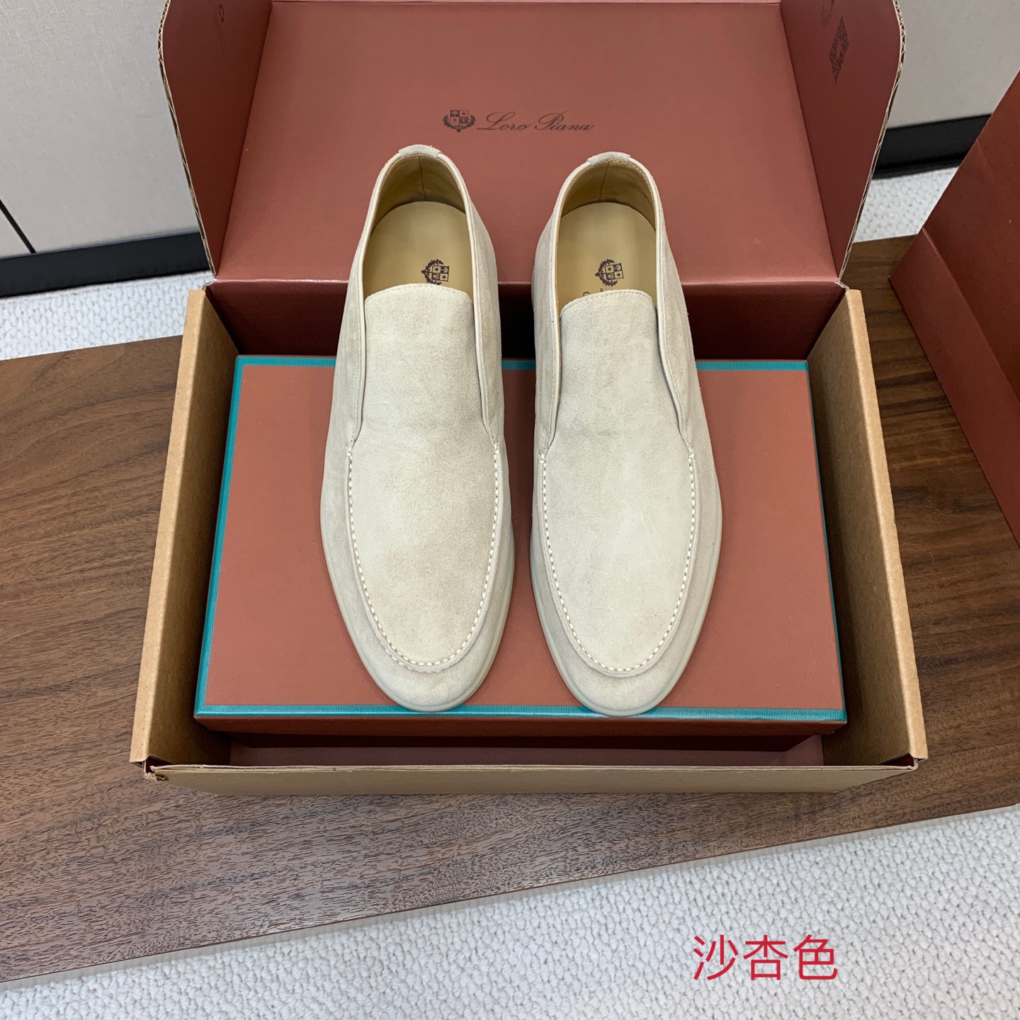 【Loro Piana】情侣款顶级版本高帮乐福鞋，原版一比一。品牌低调奢华柔软一贯纯色简约的设计风格。皮质柔软舒适度极高