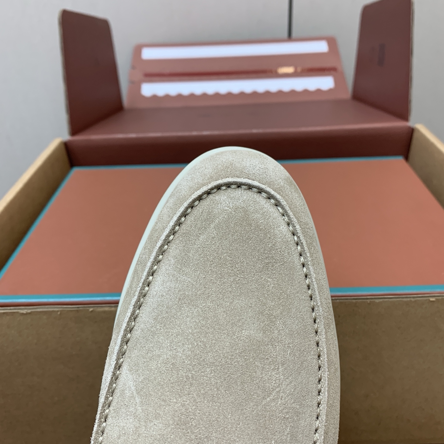 【Loro Piana】情侣款顶级版本高帮乐福鞋，原版一比一。品牌低调奢华柔软一贯纯色简约的设计风格。皮质柔软舒适度极高