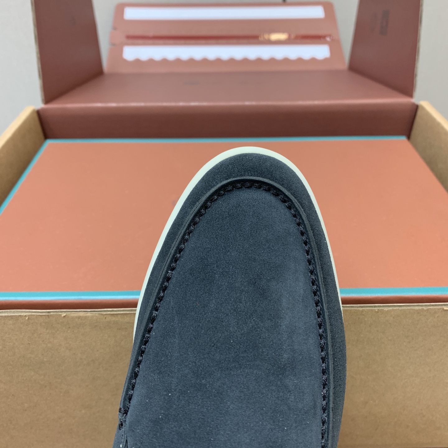 【Loro Piana】情侣款顶级版本高帮乐福鞋,原版一比一。品牌低调奢华柔软一贯纯色简约的设计风格。皮质柔软舒适度极高 【Loro Piana】情侣款顶级版本高帮乐福鞋,原版一比一。品牌低调奢华柔软一贯纯色简约的设计风格。皮质柔软舒适度极高