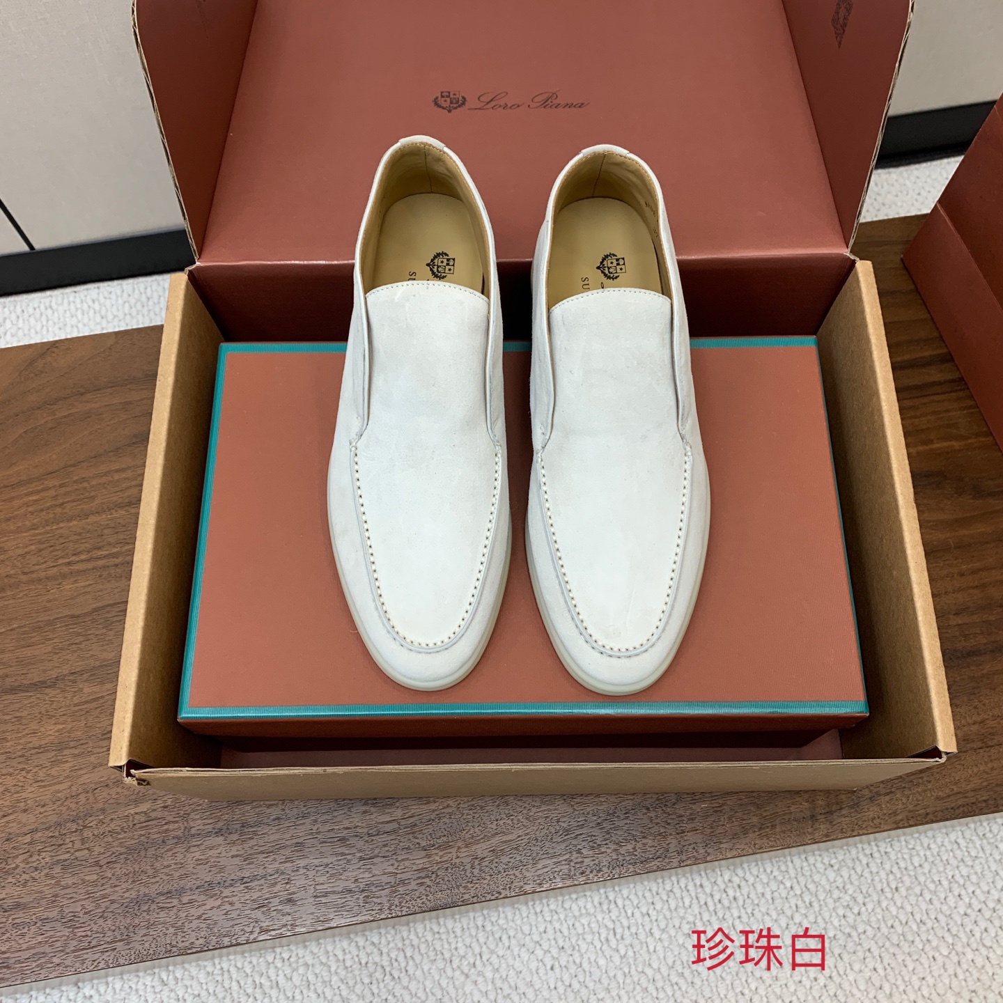 【Loro Piana】情侣款顶级版本高帮乐福鞋，原版一比一。品牌低调奢华柔软一贯纯色简约的设计风格。皮质柔软舒适度极高