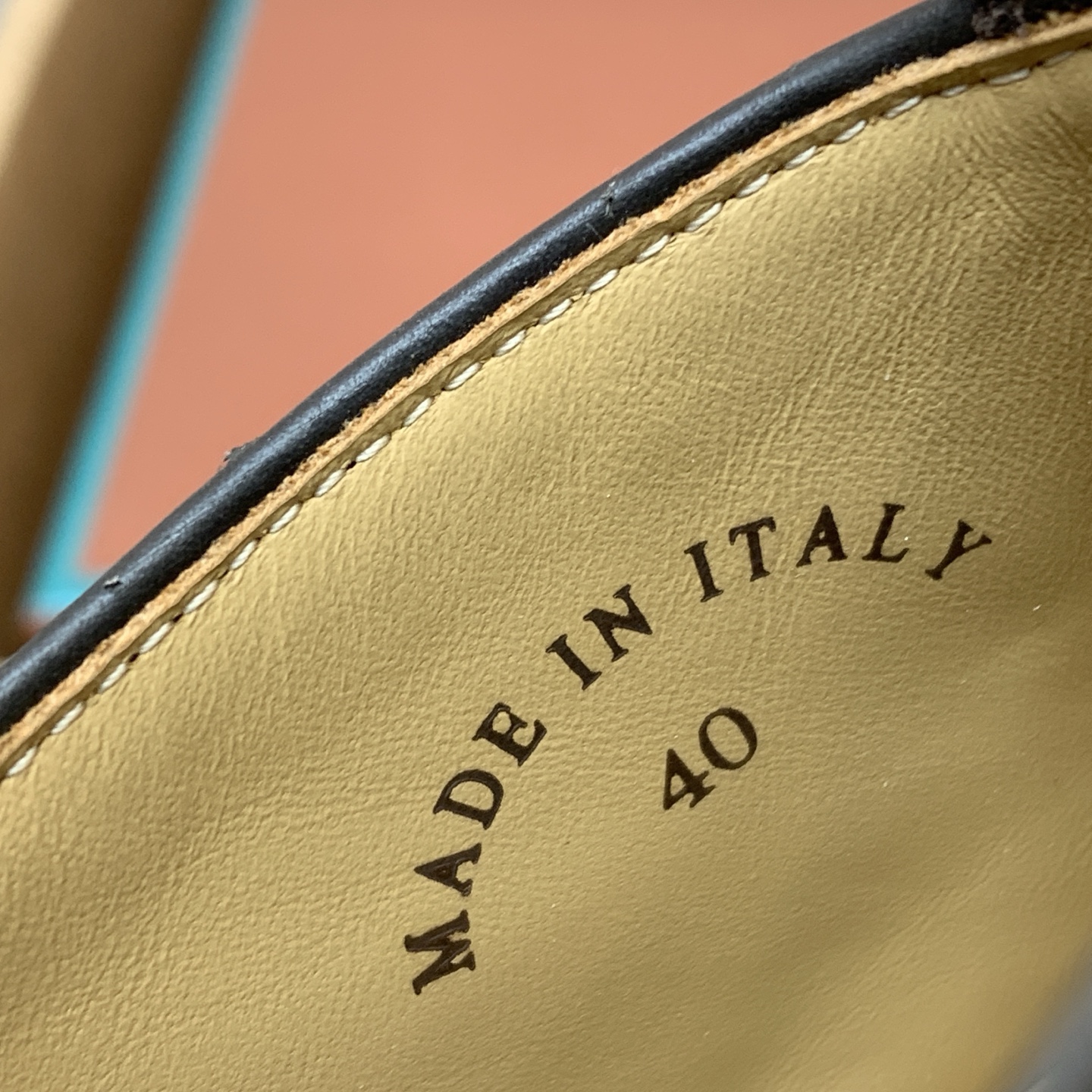 【Loro Piana】情侣款顶级版本高帮乐福鞋，原版一比一。品牌低调奢华柔软一贯纯色简约的设计风格。皮质柔软舒适度极高