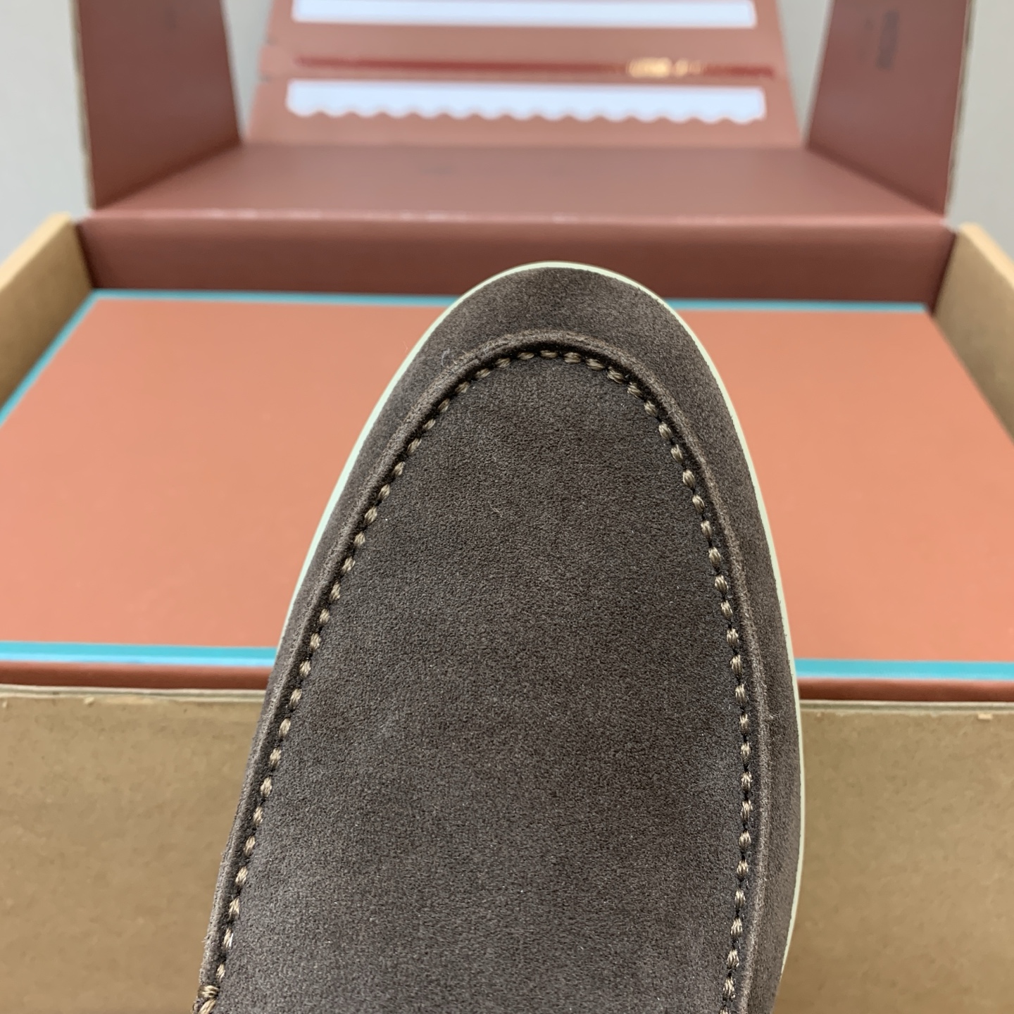 【Loro Piana】情侣款顶级版本高帮乐福鞋，原版一比一。品牌低调奢华柔软一贯纯色简约的设计风格。皮质柔软舒适度极高