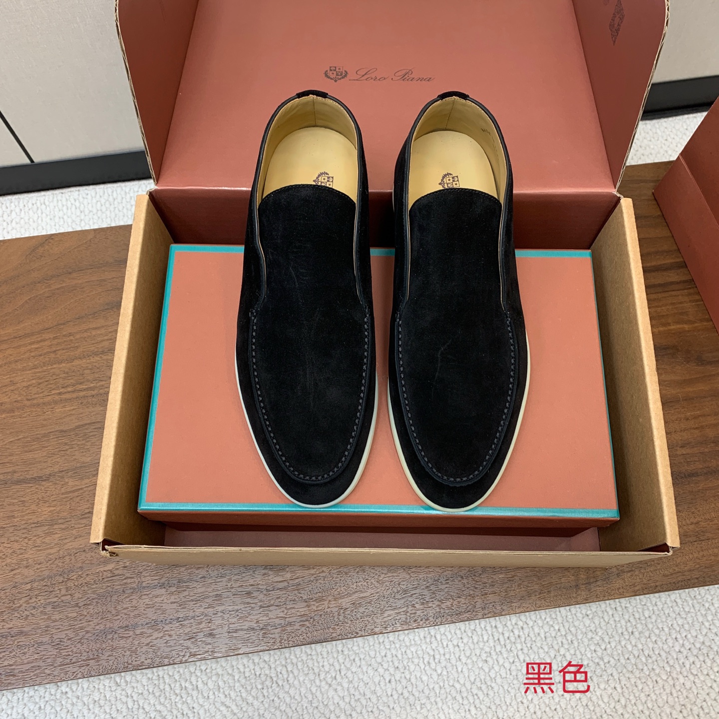 【Loro Piana】情侣款顶级版本高帮乐福鞋，原版一比一。品牌低调奢华柔软一贯纯色简约的设计风格。皮质柔软舒适度极高