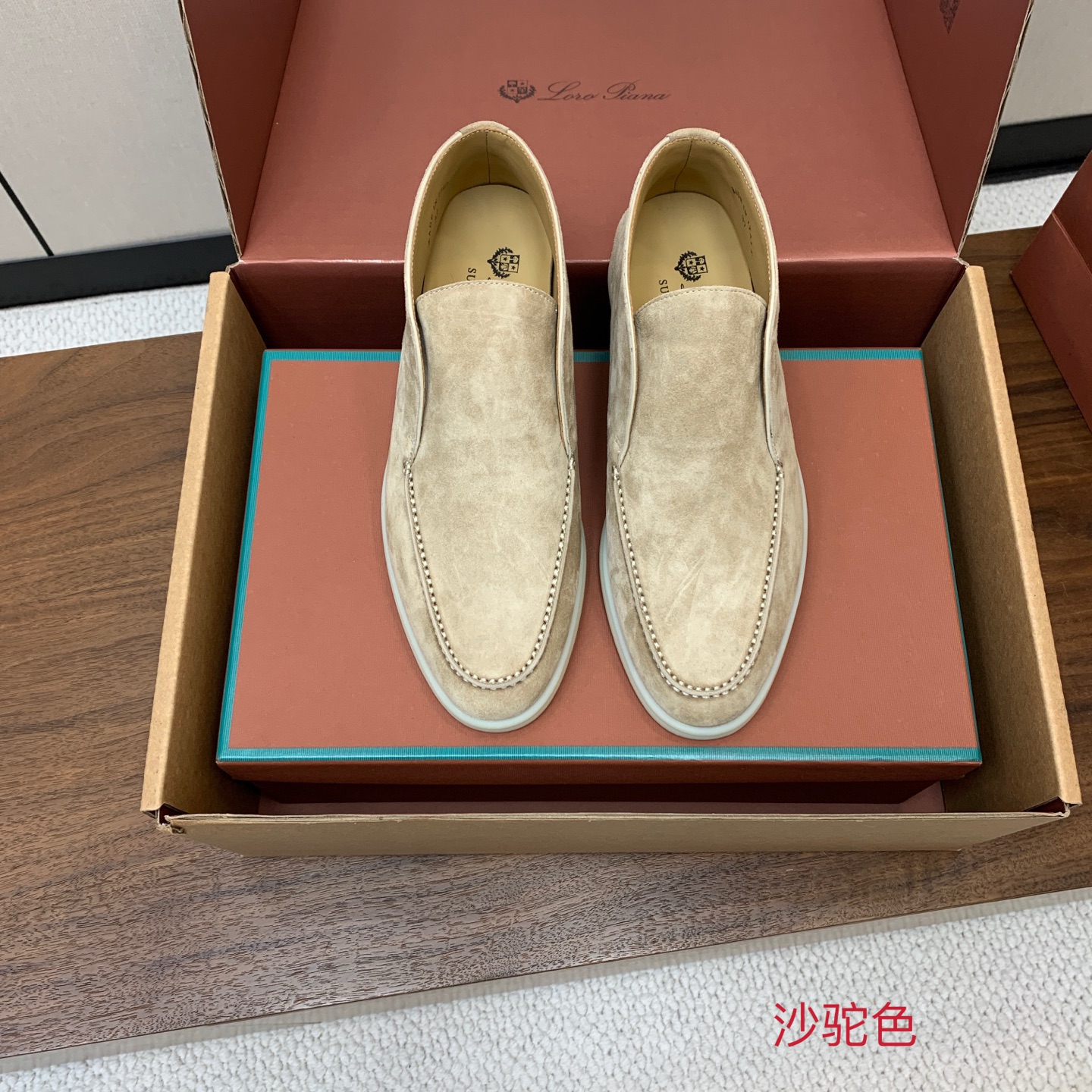 【Loro Piana】情侣款顶级版本高帮乐福鞋，原版一比一。品牌低调奢华柔软一贯纯色简约的设计风格。皮质柔软舒适度极高