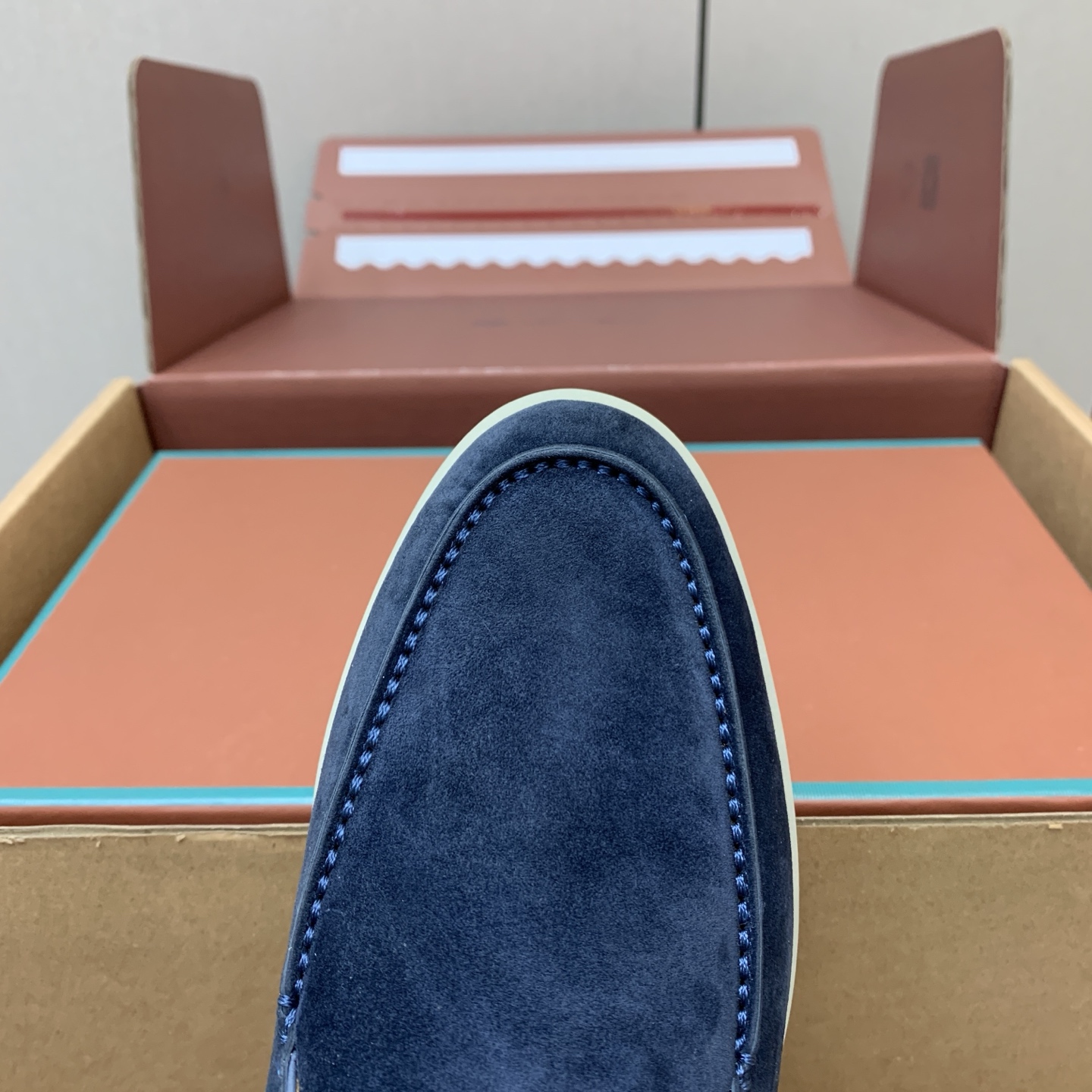 【Loro Piana】情侣款顶级版本高帮乐福鞋,原版一比一。品牌低调奢华柔软一贯纯色简约的设计风格。皮质柔软舒适度极高 【Loro Piana】情侣款顶级版本高帮乐福鞋,原版一比一。品牌低调奢华柔软一贯纯色简约的设计风格。皮质柔软舒适度极高