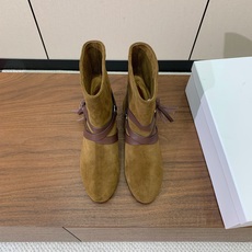 【ISABEL MARANT】复古短靴。简约百搭款。材质:鞋面头层牛反绒。羊皮内里,真皮大底。跟高2cm 码数:35-4 【ISABEL MARANT】复古短靴。简约百搭款。材质:鞋面头层牛反绒。羊皮内里,真皮大底。跟高2cm 码数:35-4