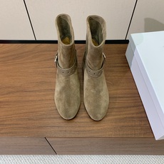 【ISABEL MARANT】复古短靴。简约百搭款。材质:鞋面头层牛反绒。羊皮内里,真皮大底。跟高2cm 码数:35-4 【ISABEL MARANT】复古短靴。简约百搭款。材质:鞋面头层牛反绒。羊皮内里,真皮大底。跟高2cm 码数:35-4
