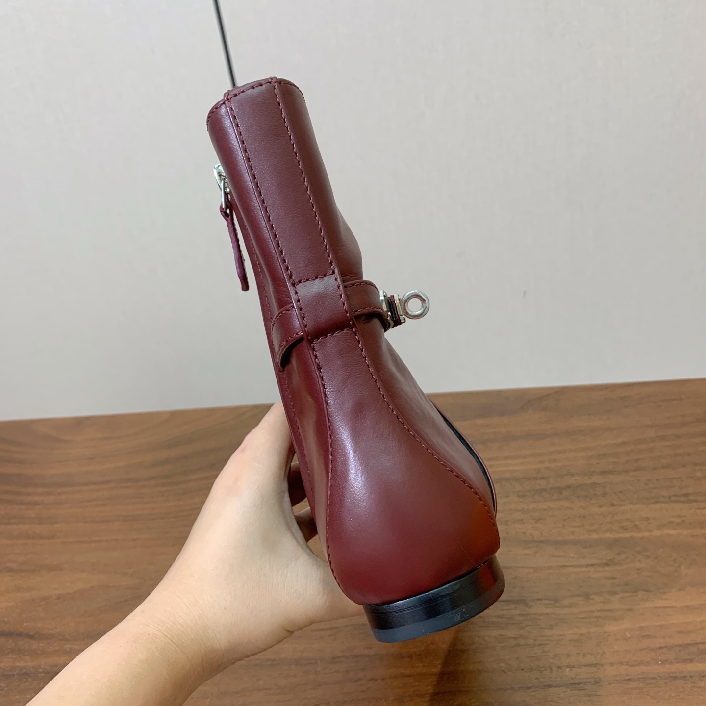 【Herm*s】尖头短靴。简约大气。从来不会过时。鞋面小牛皮，牛皮内里。真皮大底。有平底和3.5cm2️⃣种选择。 码数