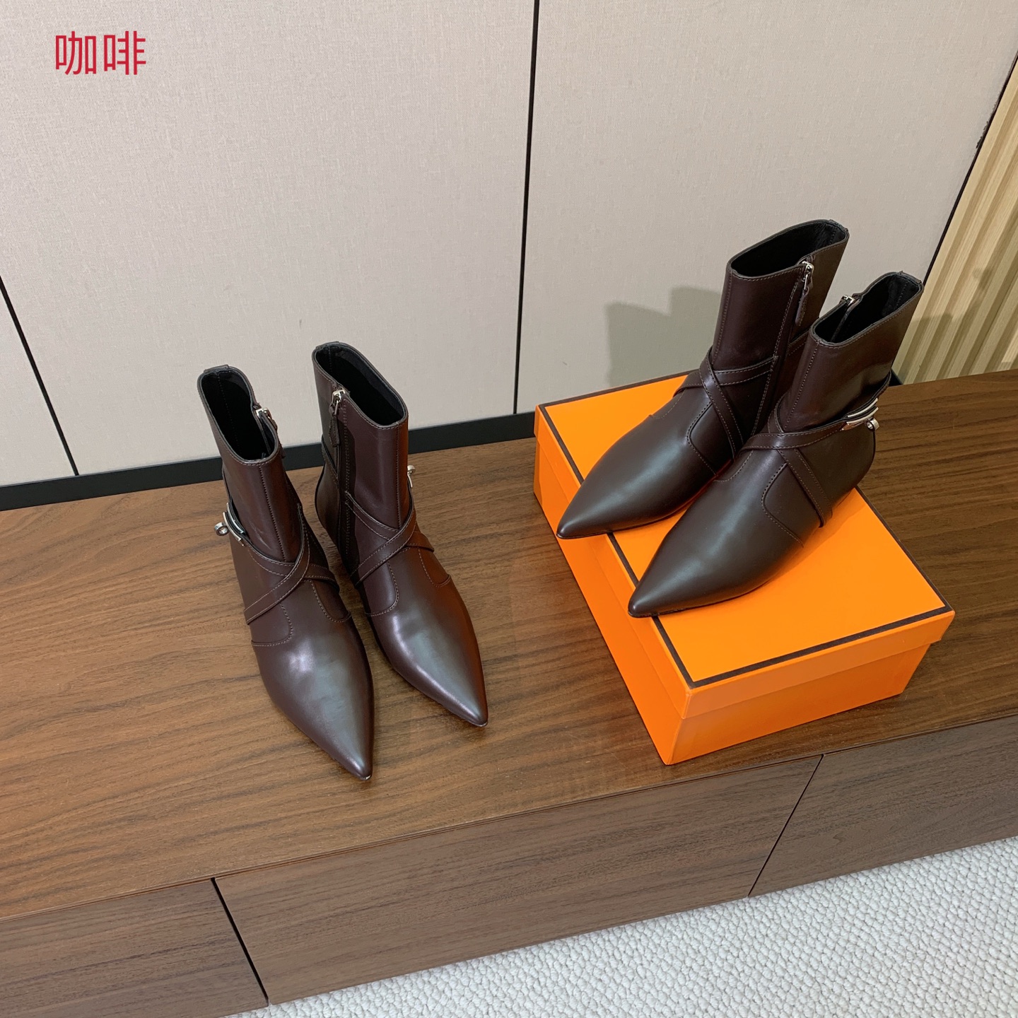 【Herm*s】尖头短靴。简约大气。从来不会过时。鞋面小牛皮,牛皮内里。真皮大底。有平底和3.5cm2️⃣种选择。 码数 【Herm*s】尖头短靴。简约大气。从来不会过时。鞋面小牛皮,牛皮内里。真皮大底。有平底和3.5cm2️⃣种选择。 码数
