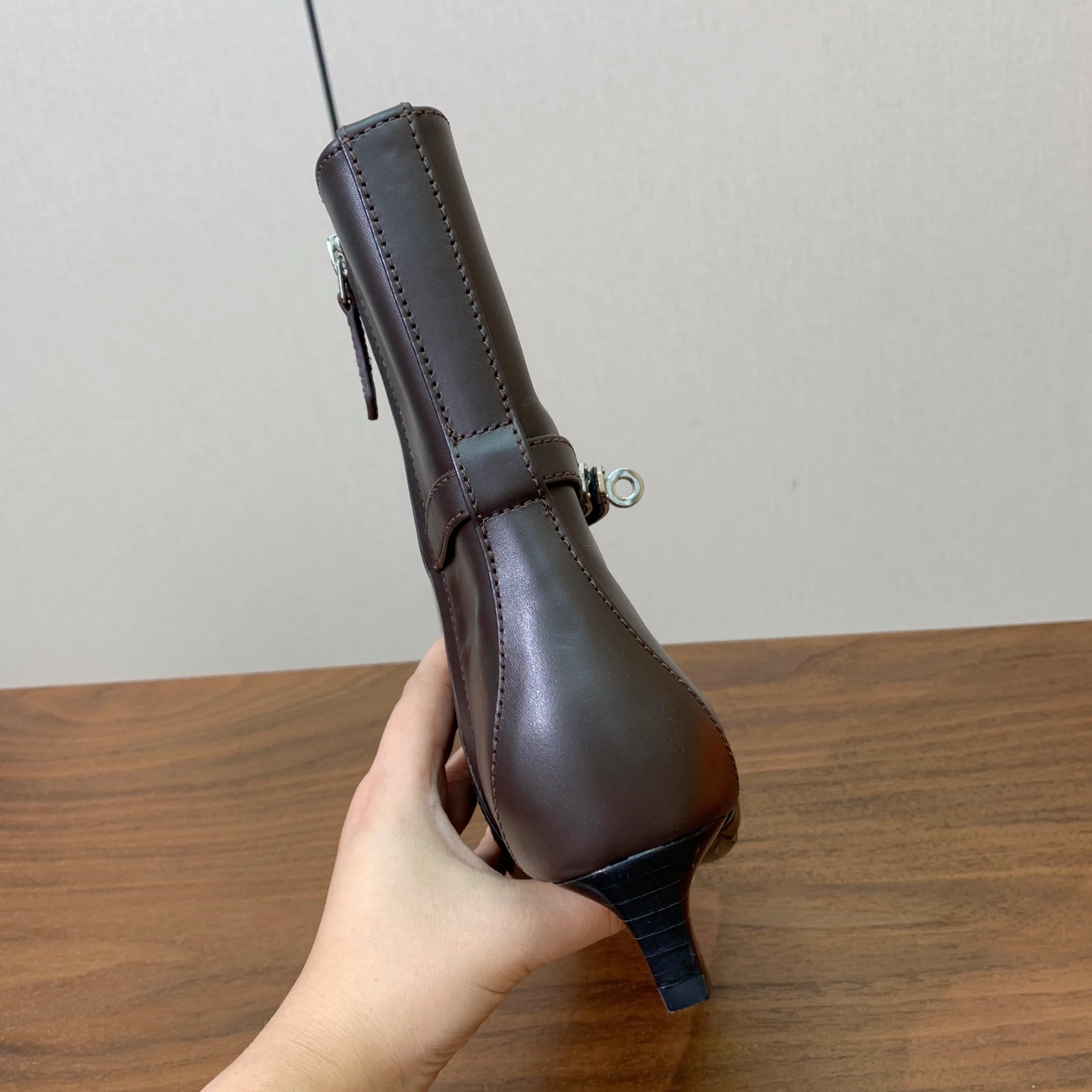 【Herm*s】尖头短靴。简约大气。从来不会过时。鞋面小牛皮，牛皮内里。真皮大底。有平底和3.5cm2️⃣种选择。 码数