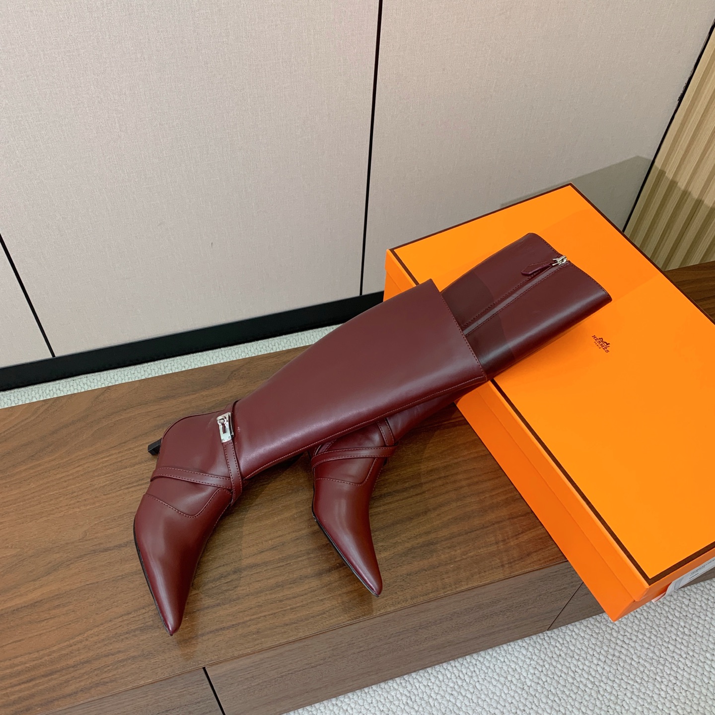 【Herm*s】尖头长靴。简约大气。从来不会过时。鞋面小牛皮，牛皮内里。真皮大底。有平底和3.5cm2️⃣种选择。 码数