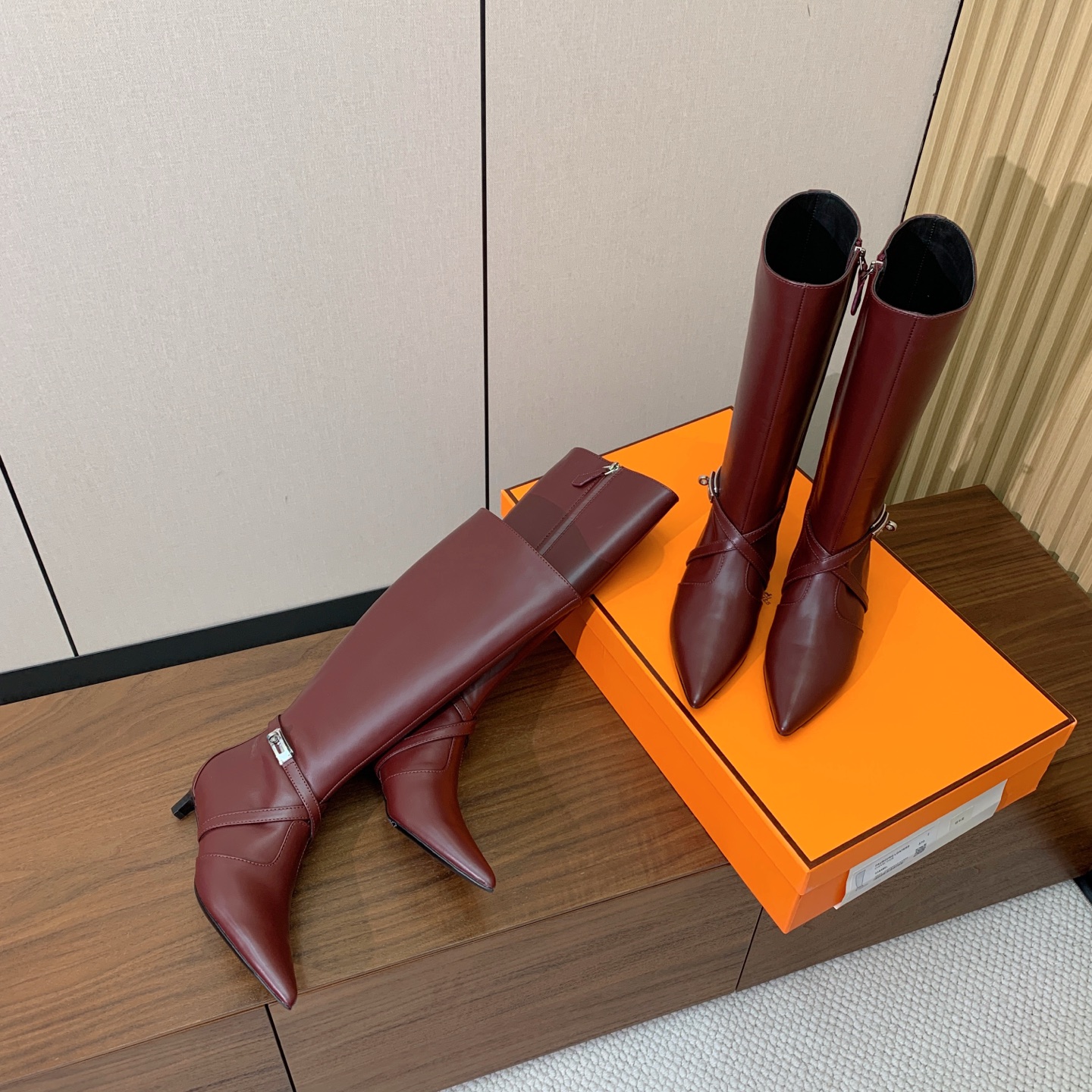 【Herm*s】尖头长靴。简约大气。从来不会过时。鞋面小牛皮，牛皮内里。真皮大底。有平底和3.5cm2️⃣种选择。 码数