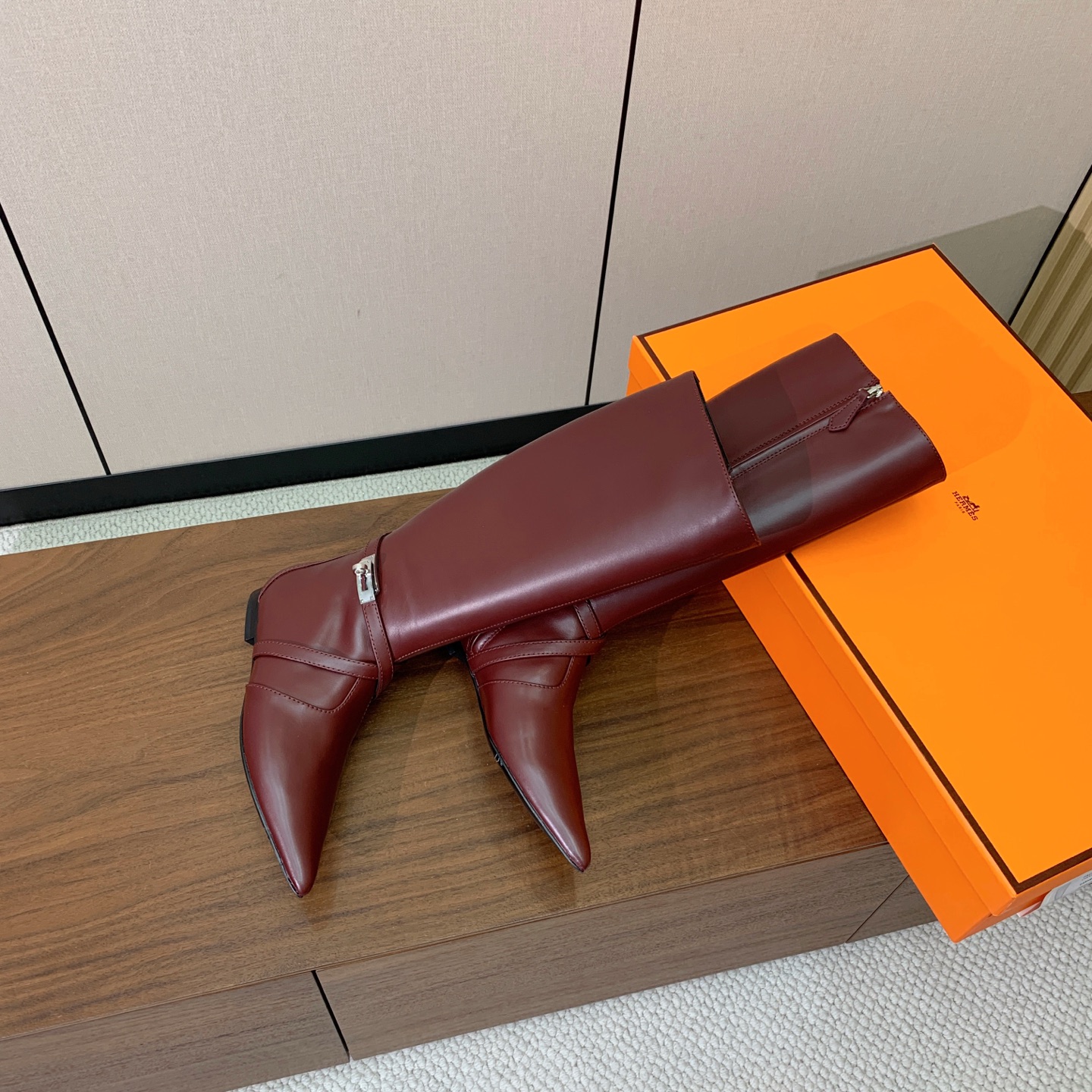 【Herm*s】尖头长靴。简约大气。从来不会过时。鞋面小牛皮，牛皮内里。真皮大底。有平底和3.5cm2️⃣种选择。 码数