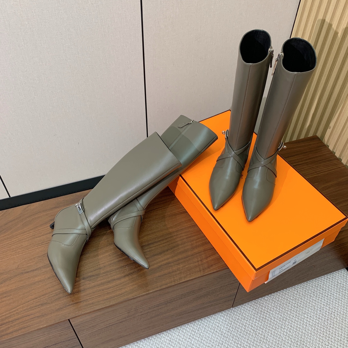 【Herm*s】尖头长靴。简约大气。从来不会过时。鞋面小牛皮，牛皮内里。真皮大底。有平底和3.5cm2️⃣种选择。 码数