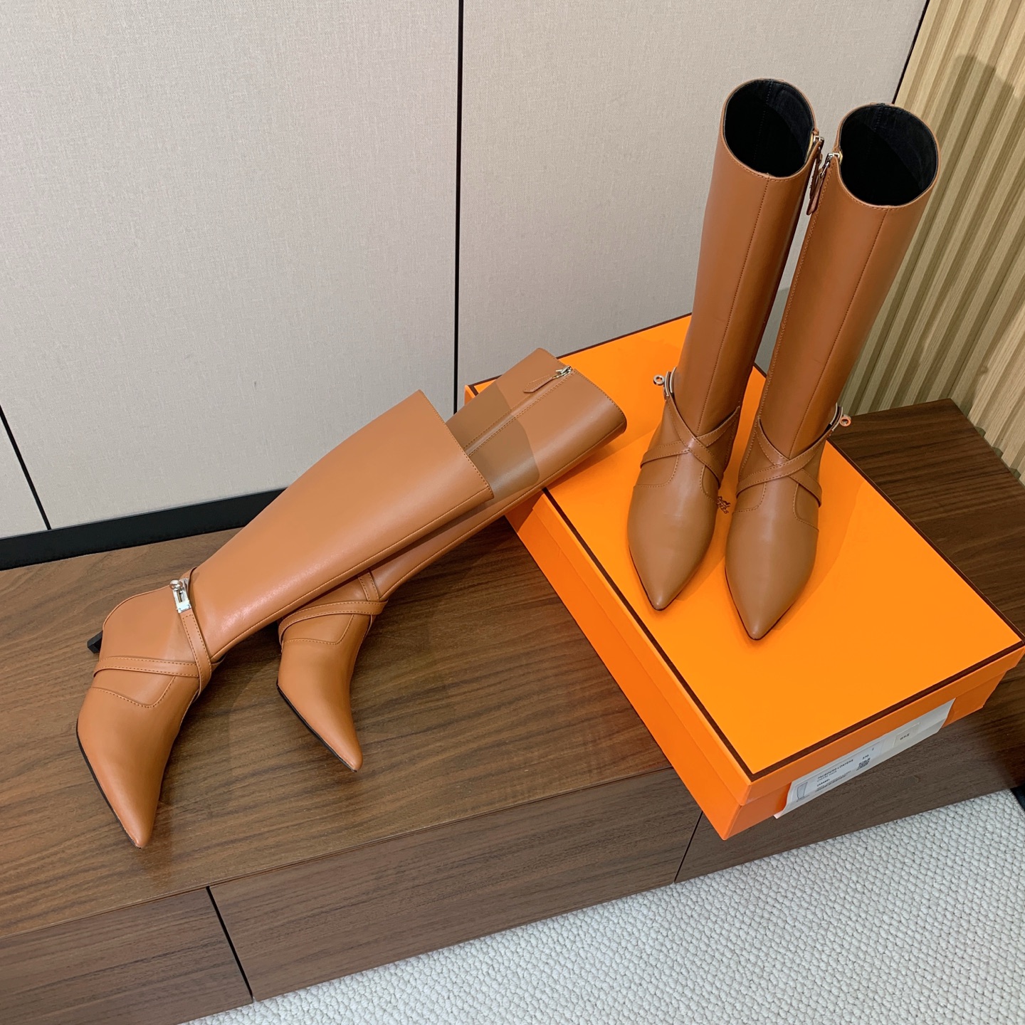 【Herm*s】尖头长靴。简约大气。从来不会过时。鞋面小牛皮，牛皮内里。真皮大底。有平底和3.5cm2️⃣种选择。 码数