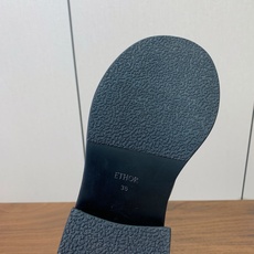 【ETHOR】秋冬双扣机车靴。今年秋冬被这双机车靴狠狠拿捏!硬朗靴型自带酷飒气场 双扣带设计注入不羁灵魂。做旧皮革纹理藏 【ETHOR】秋冬双扣机车靴。今年秋冬被这双机车靴狠狠拿捏!硬朗靴型自带酷飒气场 双扣带设计注入不羁灵魂。做旧皮革纹理藏