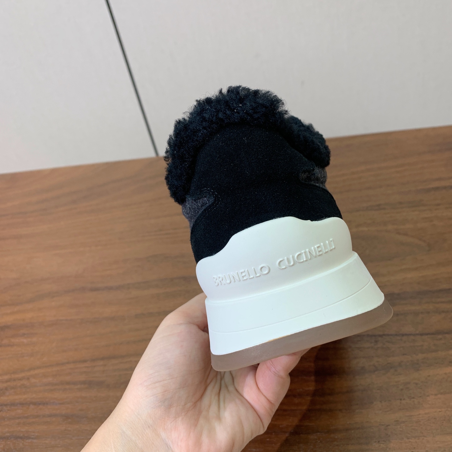 【Brunell* Cucinell*】羊毛里休闲运动鞋。鞋面采用进口牛绒，羊毛内里，原版开模大底！上脚超舒适。 码数：