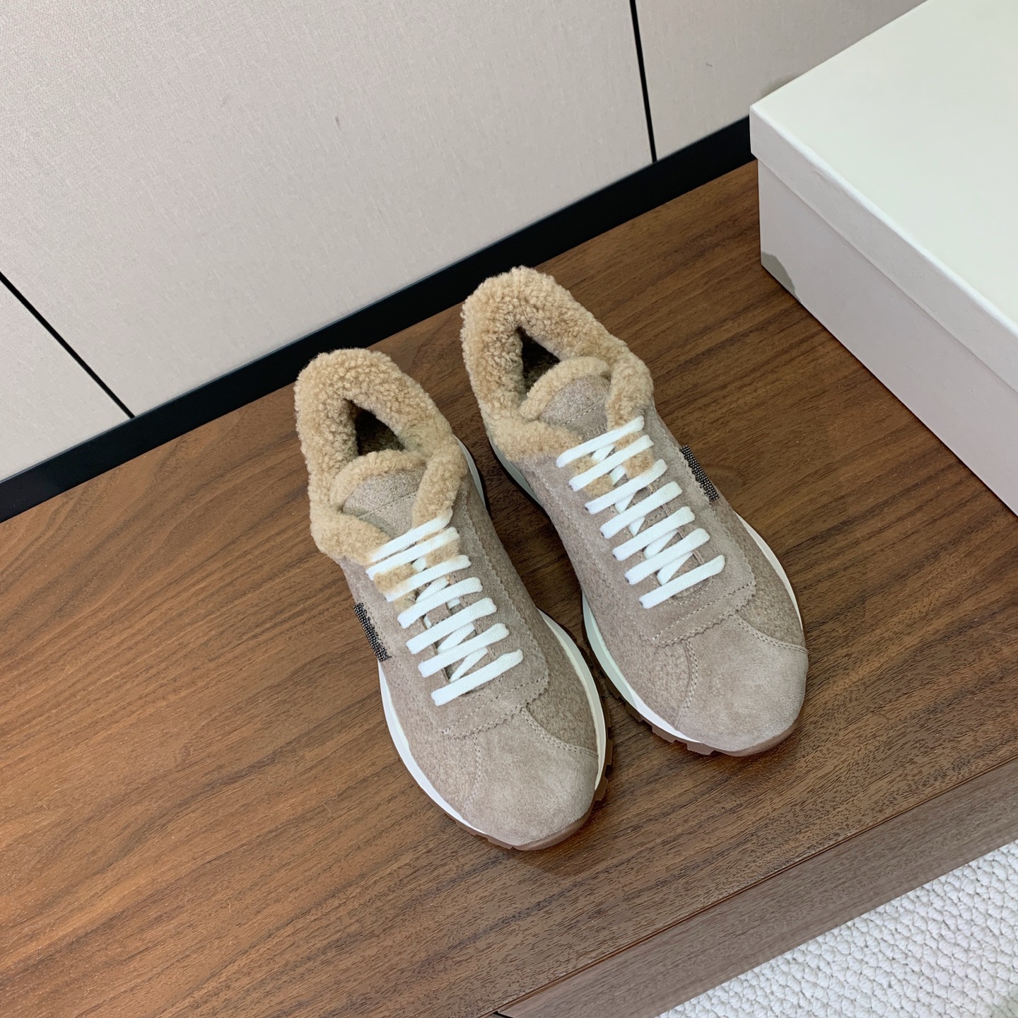 【Brunell* Cucinell*】羊毛里休闲运动鞋。鞋面采用进口牛绒，羊毛内里，原版开模大底！上脚超舒适。 码数：