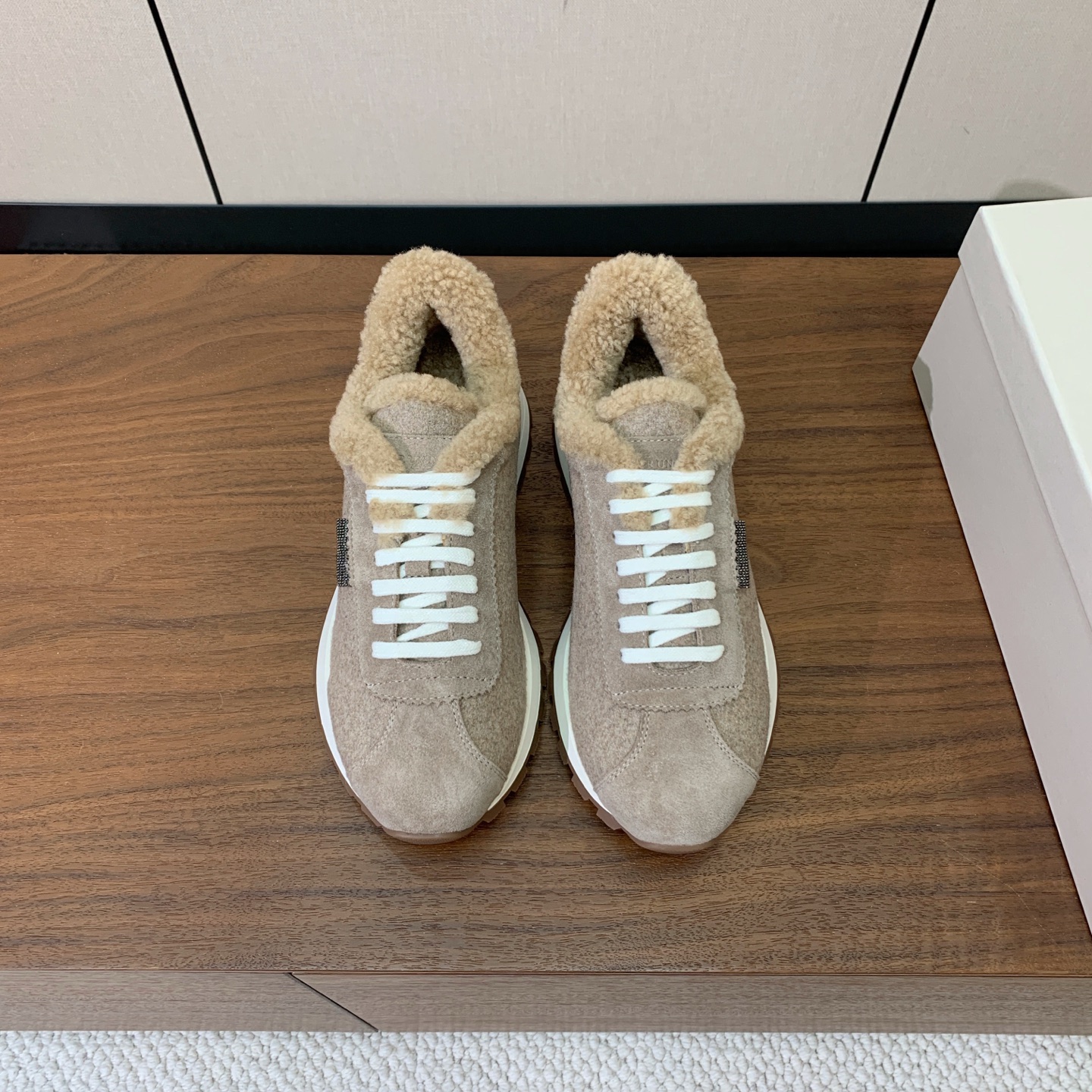 【Brunell* Cucinell*】羊毛里休闲运动鞋。鞋面采用进口牛绒，羊毛内里，原版开模大底！上脚超舒适。 码数：